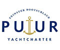 Logo Puur Yachtcharter – Schriftzug PUUR, zwischen den beiden U ein Anker, darüber halbrund »feinster Bootsverleih«